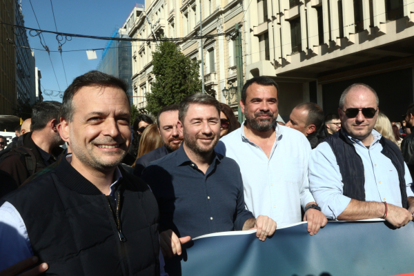 Ο Νίκος με τον Χάρη και τη Νάντια