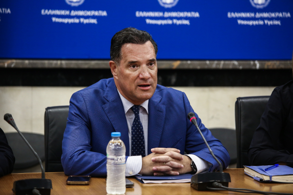 Το «σφιχταγκάλιασμα» Άδωνι με τον πρώην Σπαρτιάτη