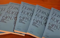 «Το τέρας σε κοιτά απ’ το θρανίο»: Η παρουσίαση του βιβλίου του Αλέξανδρου Καλαφάτη για τον Βαγγέλη Γιακουμάκη (Βίντεο)