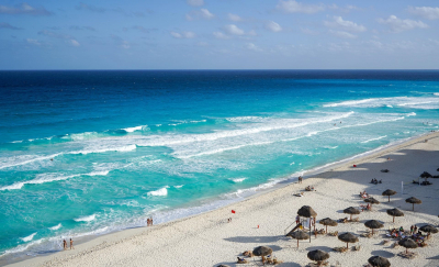 Έρχεται... καυτό καλοκαίρι, «τσουρουφλίζουν» οι ξαπλώστρες στις παραλίες, έως και 43% πάνω οι τιμές (βίντεο)
