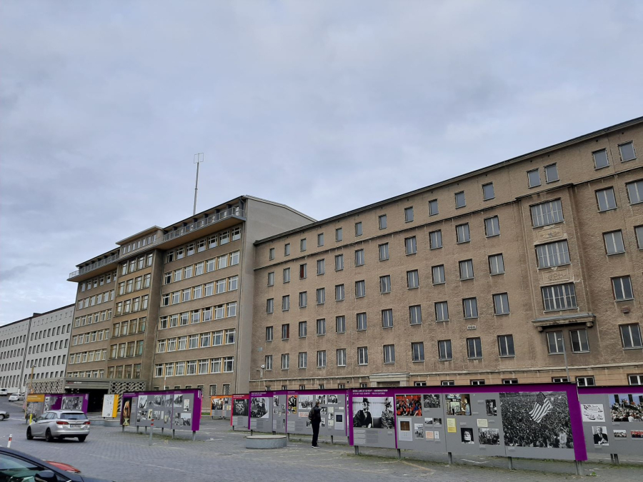 Οδοιπορικό του Dnews στις περιβόητες φυλακές της Στάζι: Στα κελιά στο απάνθρωπο «σπίτι του τρόμου» στο Βερολίνο (φωτορεπορτάζ)