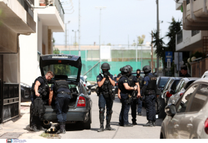 Λήξη συναγερμού για τον ταμπουρωμένο άνδρα στου Ζωγράφου