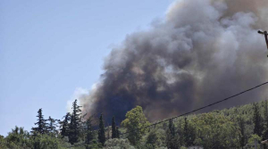 Φωτιά τώρα: Εκκενώνονται Άνω Σούλι και Μαραθώνας