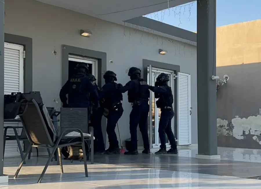 Ασπρόπυργος: 12 συλλήψεις σε ειδική αστυνομική επιχείρηση (Βίντεο)