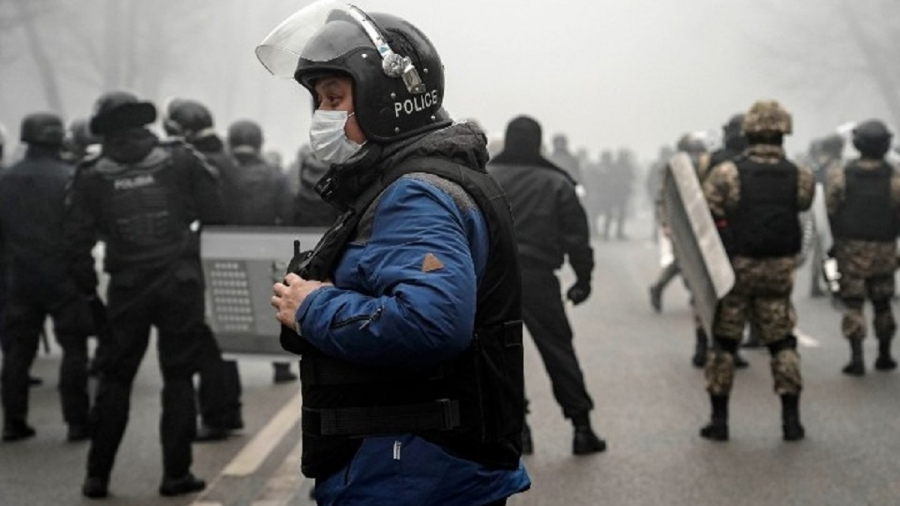 Ανεξέλεγκτη η κατάσταση στο Καζακστάν: Σκηνικό εμφυλίου με δεκάδες νεκρούς και χιλιάδες τραυματίες