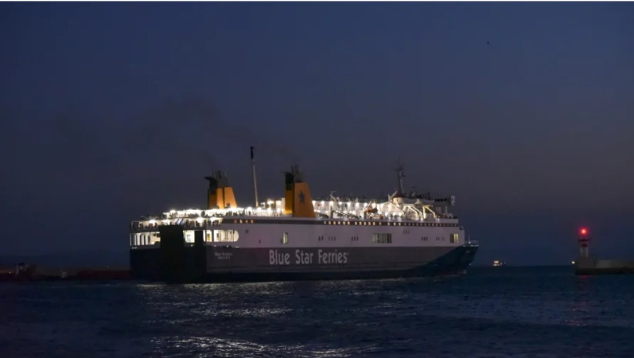 Πτώση αυτοκινήτου σε Πύλη στο λιμάνι του Πειραιά