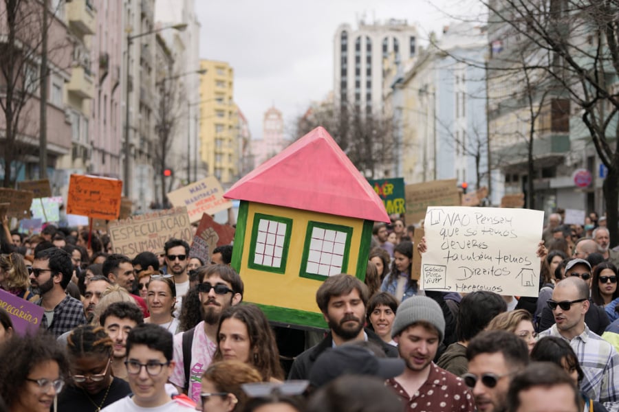 Η ΕΕ βγάζει από το χαλί τη στεγαστική κρίση, φέρνει νέους κανόνες για Airbnb και Booking