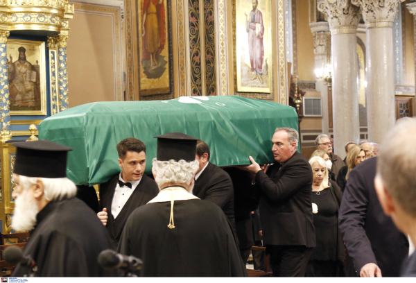 Κηδεία Μίμη Δομάζου: Συγκίνηση στο τελευταίο «αντίο» στον στρατηγό του ελληνικού ποδοσφαίρου (video-εικόνες)