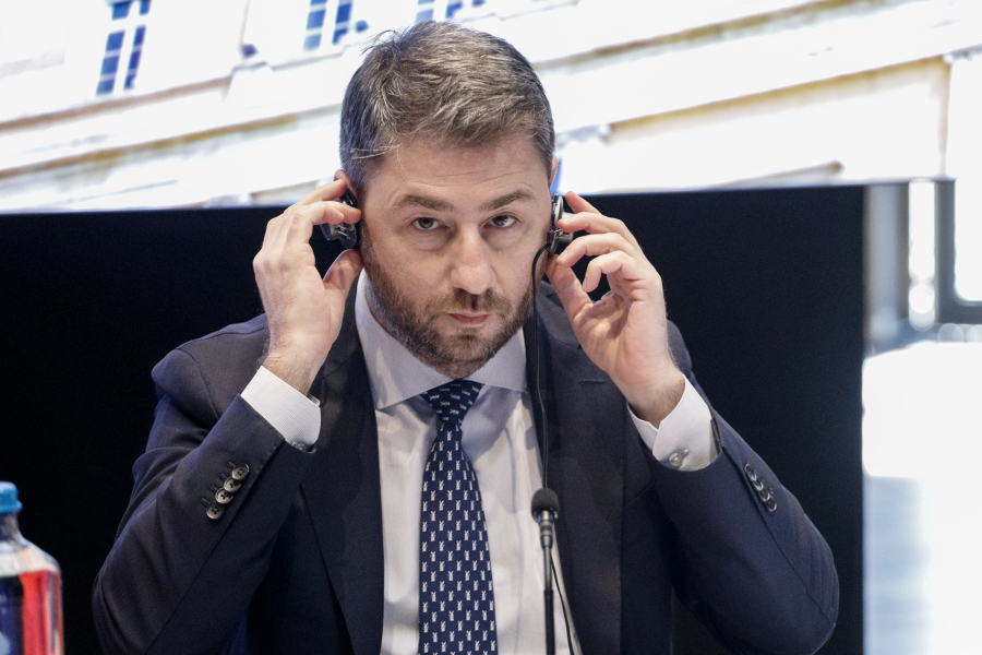 Το ΠΑΣΟΚ επιτίθεται στον Μητσοτάκη και μιλά για την ανάγκη «προοδευτικής πολιτικής εναλλακτικής»