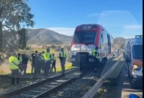 Νέο ατύχημα με τρένο στην Ισπανία: Αμαξοστοιχία συγκρούστηκε με γερανό - Υπάρχουν τραυματίες (Εικόνες, βίντεο)