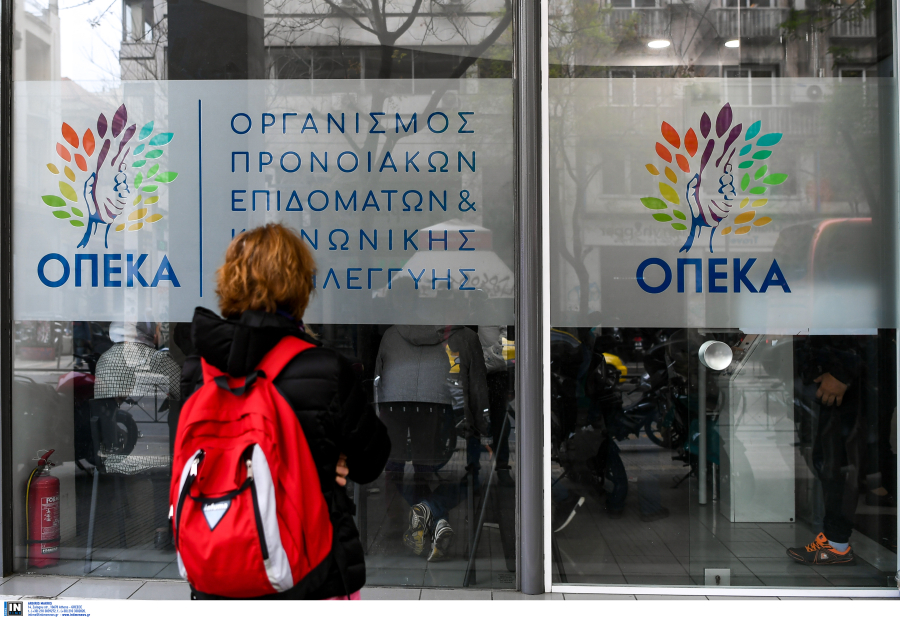 ΟΠΕΚΑ Επιδόματα: Πότε ξεκινάει η αύξηση τους και πότε ενεργοποιούνται οι «κόφτες»