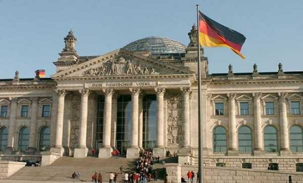 Βερολίνο: Στόχος της Γερμανίας η παραμονή της Ελλάδας στο ευρώ