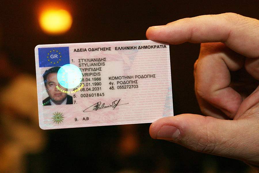 Χαρδαλιάς: Τέλος τα «φακελάκια» - Μόνο ψηφιακά τα διπλώματα οδήγησης, οι άδειες και οι μεταβιβάσεις οχημάτων