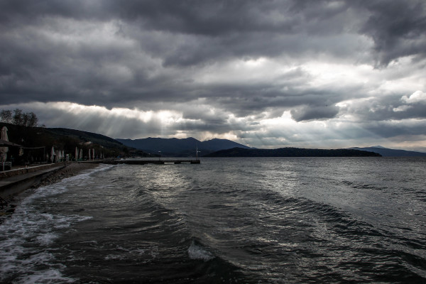 Καιρός: Κρύο και βροχές σήμερα, πού θα σημειωθούν χιονοπτώσεις