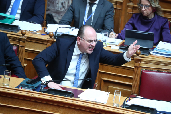 Την αποπομπή Λαζαρίδη ζητά η αντιπολίτευση για τον διορισμό του χωρίς πτυχίο