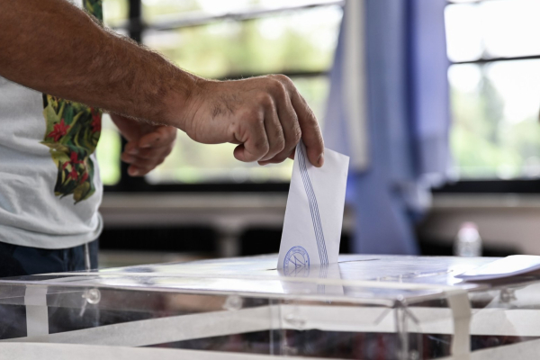 Δημοσκόπηση Opinion Poll: Δεν ξεκολλάει η βελόνα ΝΔ (24.3%), ΠΑΣΟΚ (11%) - Τσίπρα θα ψήφιζε «σίγουρα» το 8,9% και «θα μπορούσε» το 21,1%