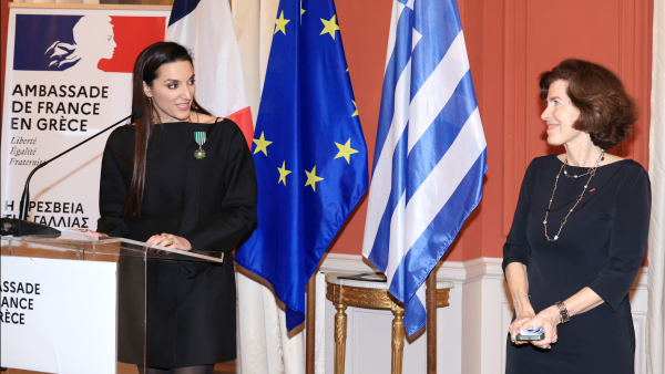 Στην Κατερίνα Ευαγγελάτου ο τίτλος του Ιππότη του Τάγματος των Γραμμάτων και των Τεχνών