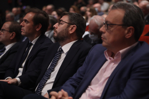 Το ρήγμα μεταξύ ΠΑΣΟΚ και ΣΥΡΙΖΑ μεγαλώνει