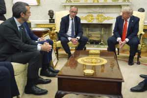 Μέρτς: «Εξαιρετικά καλή» η συνάντηση με τον πρόεδρο Τραμπ» - Κριτική από τα ΜΜΕ