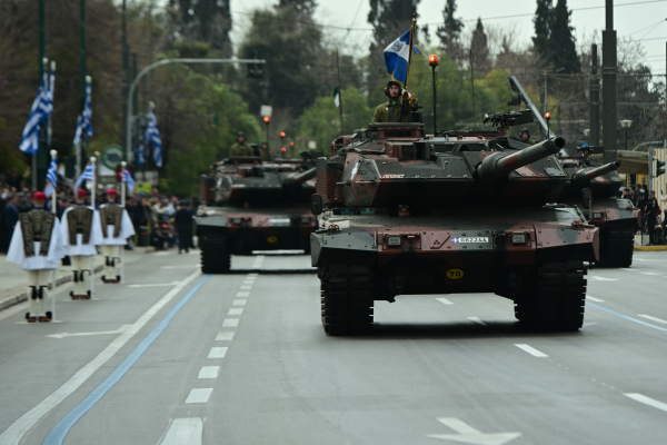 25η Μαρτίου 2024: Μεγαλοπρεπής η παρέλαση, πλημμύρισε από κόσμο το Σύνταγμα