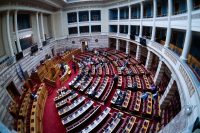 Δεύτερος γύρος αντιπαράθεσης για τις παρακολουθήσεις: Σε εξέλιξη η συζήτηση για τη σύσταση Εξεταστικής Επιτροπής