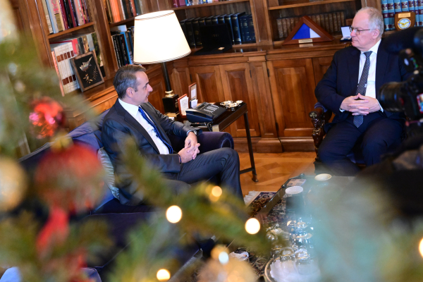 Μητσοτάκης σε Τασούλα: «Ελπίζω ότι οι αγρότες θα απομακρυνθούν σύντομα από τα μπλόκα»