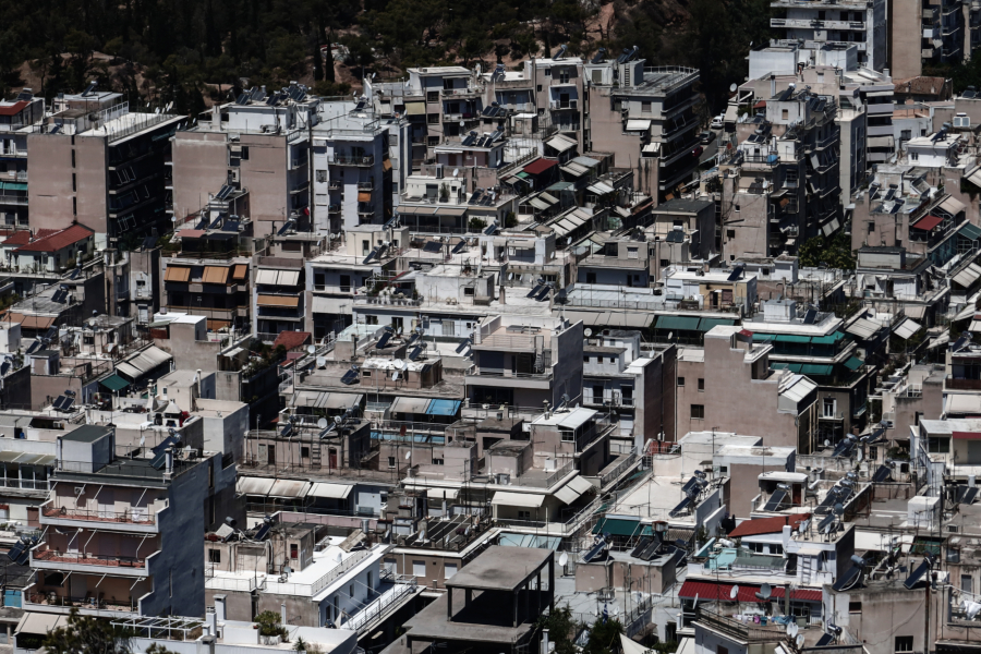 Πώς το γερασμένο κτιριακό απόθεμα της Ελλάδας αυξάνει το κόστος δανεισμού