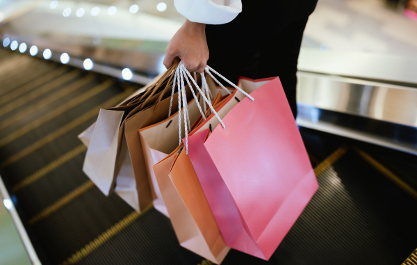 Μητέρα είχε $3.500 μετρητά και τα δώρα των 5 παιδιών της – Μετά τη σύλληψή της δεν τα ξαναείδε ποτέ