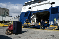 Χριστούγεννα 2025: Οι εκπτώσεις σε ακτοπλοϊκά και αεροπορικά εισιτήρια για τις μετακινήσεις αναπληρωτών εκπαιδευτικών