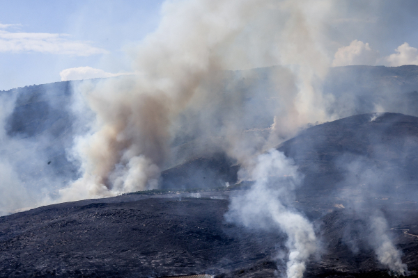 Φωτιά τώρα στη Λάρισα: Εστάλη «112» - Με εγκαύματα δύο πυροσβέστες, μάχη για να σωθεί ο Κίσσαβος