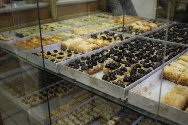 Μετά από 37 χρόνια λουκέτο στην αλυσίδα ζαχαροπλαστείων Karavan