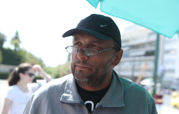 Θέλουν να διώξουν τον Ρούτσι από την πλατεία Συντάγματος