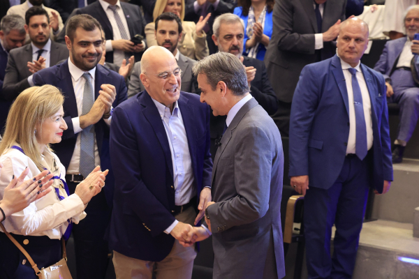 Το δίλημμα Μητσοτάκη: Τι θα κάνει με τον Δένδια;- Τι πιστεύει ο υπουργός Άμυνας