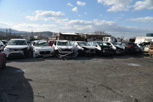 Έκλεβαν αυτοκίνητα και τα έκαναν ανταλλακτικά προς πώληση - Εξιχνιάσθηκαν 33 κλοπές (pic)