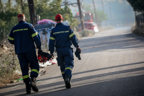 Μαραθώνας: Έβαλε φωτιά σε 4 εστίες - Συνελήφθη 21χρονη για εμπρησμό