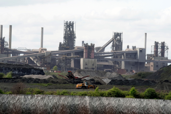Η Βρετανία εθνικοποίησε τη χαλυβουργία British Steel