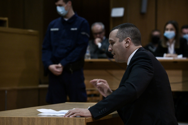 Πώς ο Κασιδιάρης κάνει εκπομπή και ανεβάζει tweets, ενώ είναι στις φυλακές Δομοκού