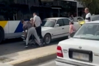 Ξυλοδαρμός στο Αιγάλεω: «Με χτύπησε, πάτησε τον άνδρα μου με το αυτοκίνητο»