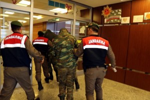 Τούρκος εισαγγελέας: Θα παραμείνουν στη φυλακή οι δύο Ελληνες στρατιωτικοί (update)