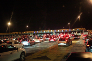 Μετ' εμποδίων η επιστροφή των εκδρομέων - Ουρές χιλιομέτρων στην Αθηνών - Κορίνθου