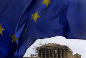 Η ΕΕ εξετάζει την μείωση κόστους εξυπηρέτησης του ελληνικού χρέους