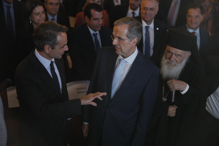 Δεξιά αναχώματα φτιάχνει η κυβέρνηση ενόψει της συνέντευξης Σαμαρά