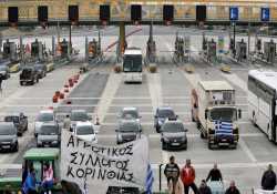 Μπλόκα αγροτών: Αποφάσισαν τον επ' αόριστον αποκλεισμό του τελωνείου Ευζώνων