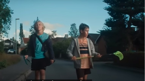 «Αγόρια στο Ντους»: Τι απαντά ο σκηνοθέτης της ταινίας για τις αντιδράσεις στην Ελλάδα