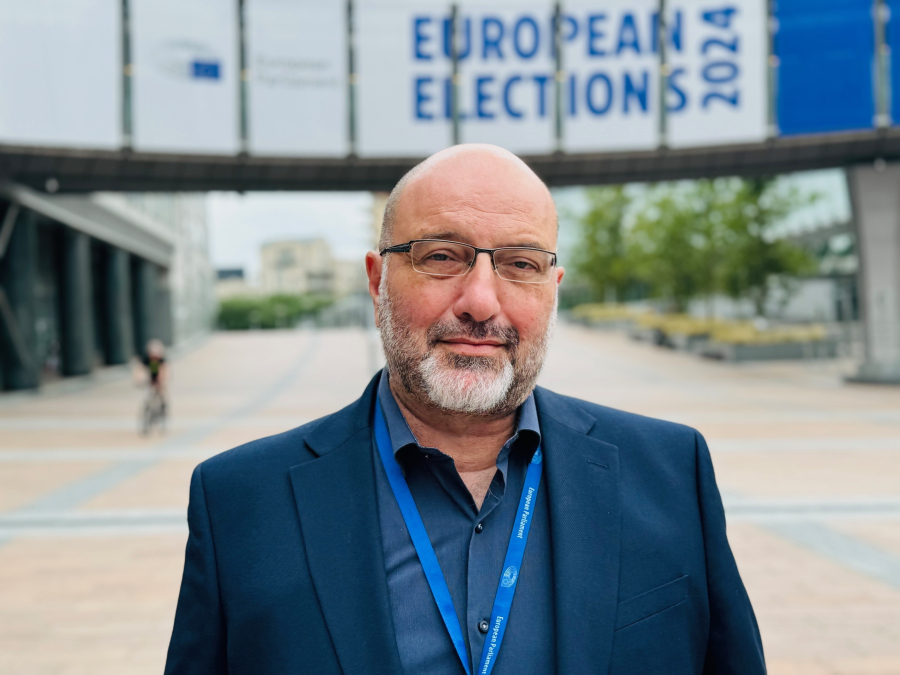 Παντοτινά χημικά: Στην Κομισιόν φέρνει ο Σάκης Αρναούτογλου την ανάγκη για μέτρα και ενημέρωση για τους κινδύνους