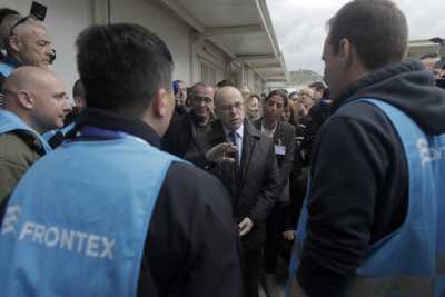 Κανζέβ: Τα hotspots βασικός πυλώνας της ΕΕ για το προσφυγικό