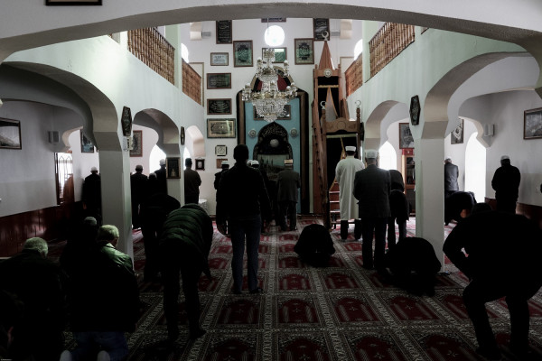 Μόνο κατ' οίκον οι προσευχές και το δείπνο λύσης της νηστείας για το ραμαζάνι