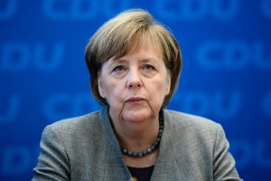 DW: Εντείνεται η φημολογία για τη διαδοχή της Μέρκελ