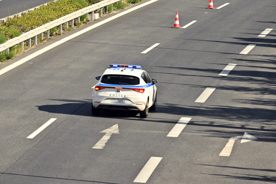 Σοβαρό τροχαίο στην εθνική Αθηνών-Κορίνθου, κλειστές δύο λωρίδες