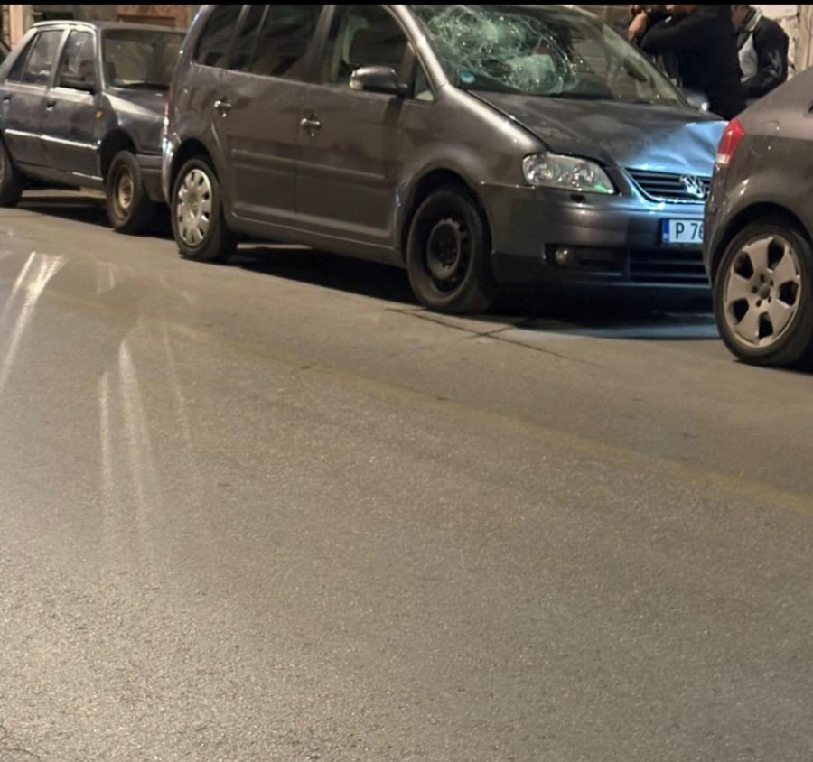 Αυτοκίνητο «μπούκαρε» σε καφετέρια στη Σόλωνος